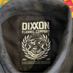 Dixxon the Grayscale flannel. Larg.